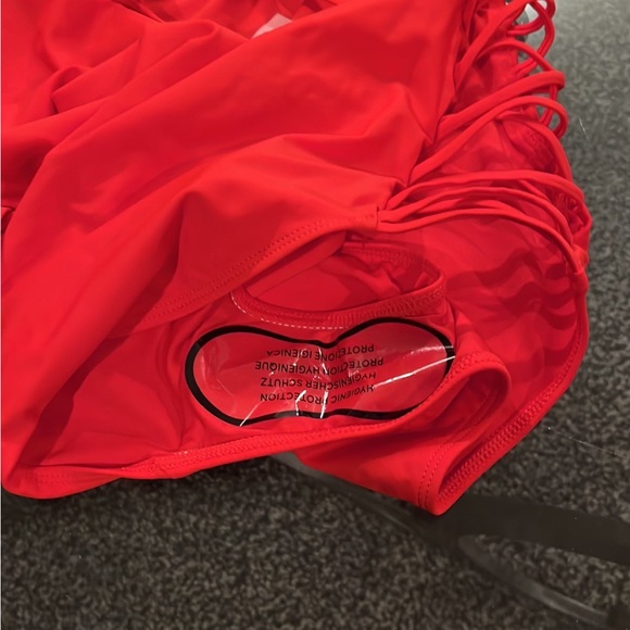 Sexy Cutout Swimsuit - Picture 6 of 6